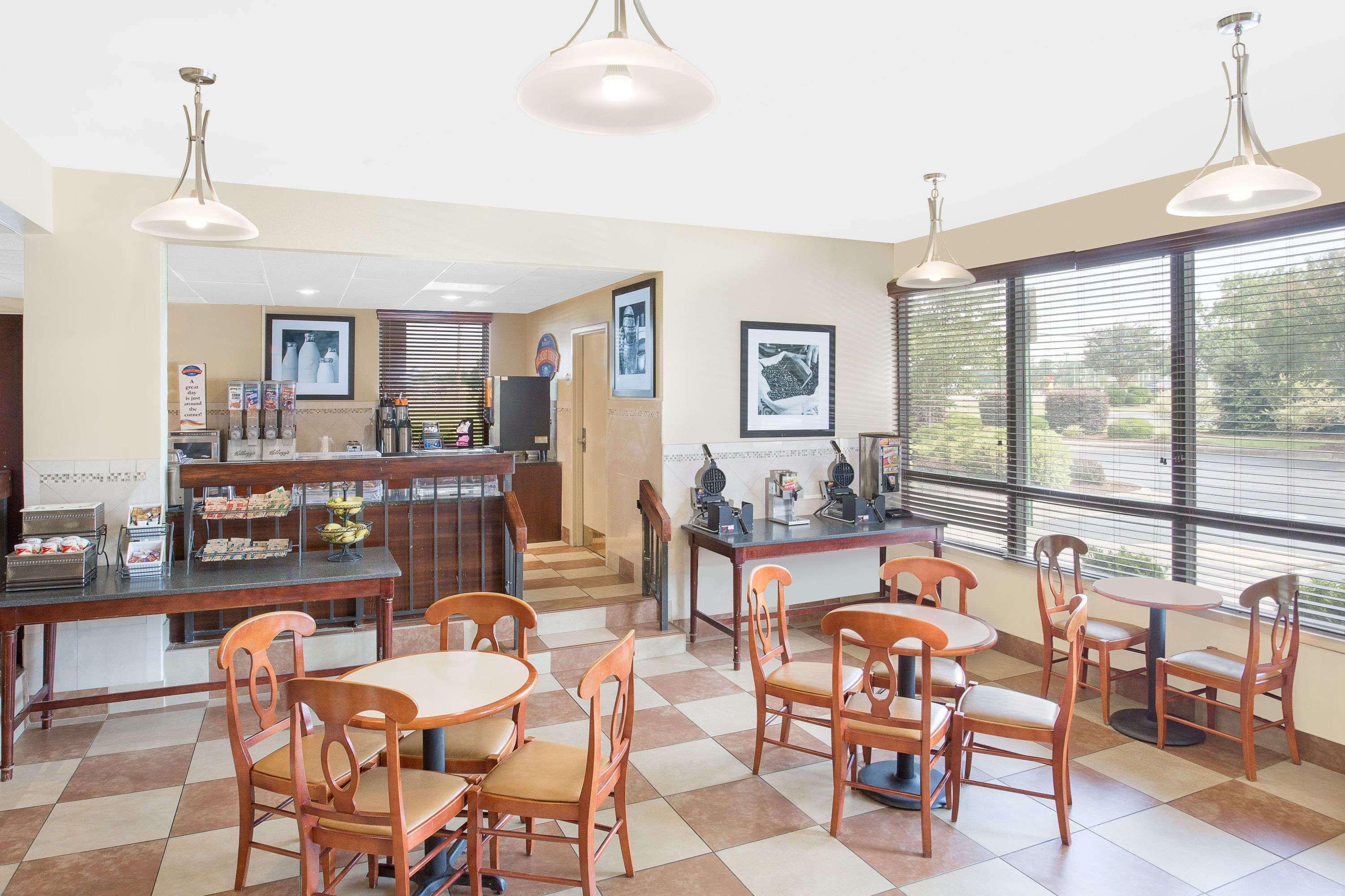 Baymont By Wyndham Greenville Ngoại thất bức ảnh